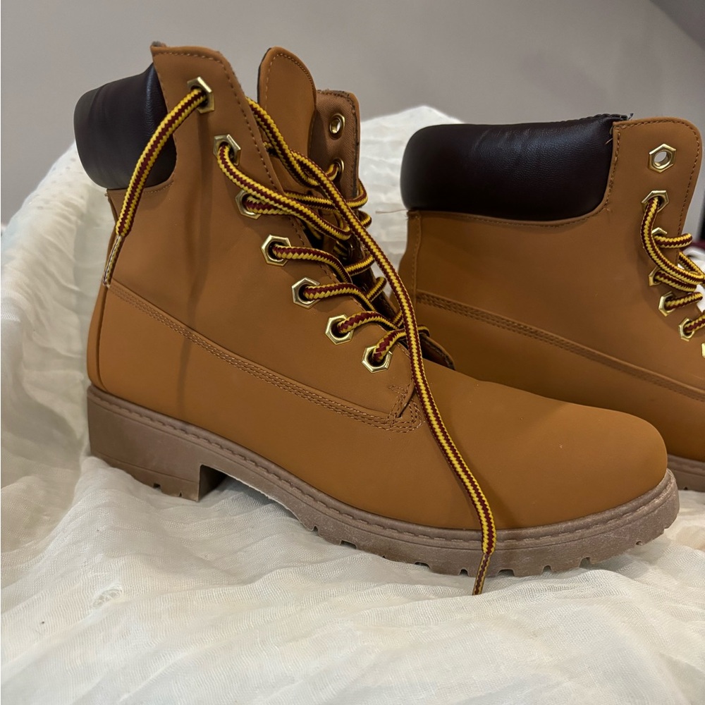 Women’s etc boots size 10